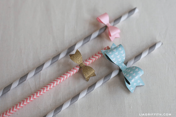 Cute paper bows on straws | The Dating Divas