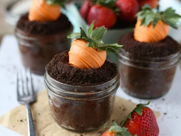 Easter brunch 2022 is sure to be a hit with these adorable chocolate strawberry "carrots"! | The Dating Divas