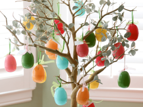 This DIY Easter tree is a simple way to amp up your religious Easter decorations! | The Dating Divas 