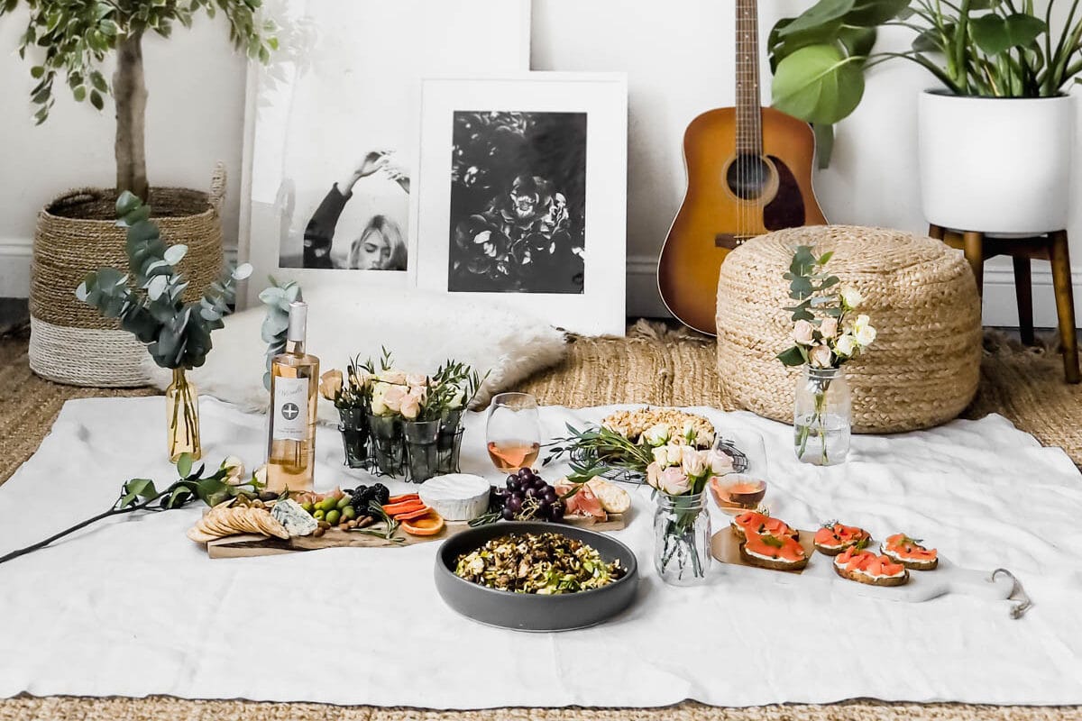 Romantic Valentine's Day ideas for indoor picnics | The Dating Divas