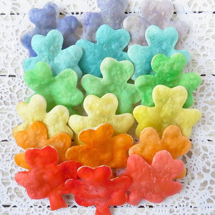 St. Patrick's Day ideas don't get more colorful than these rainbow shamrock chips. | The Dating Divas