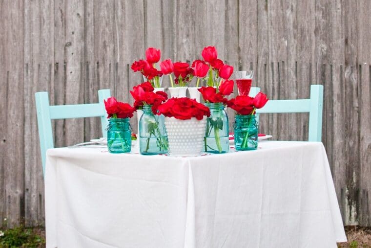 Romantic Valentine's Day ideas to use in an outside dinner | The Dating Divas