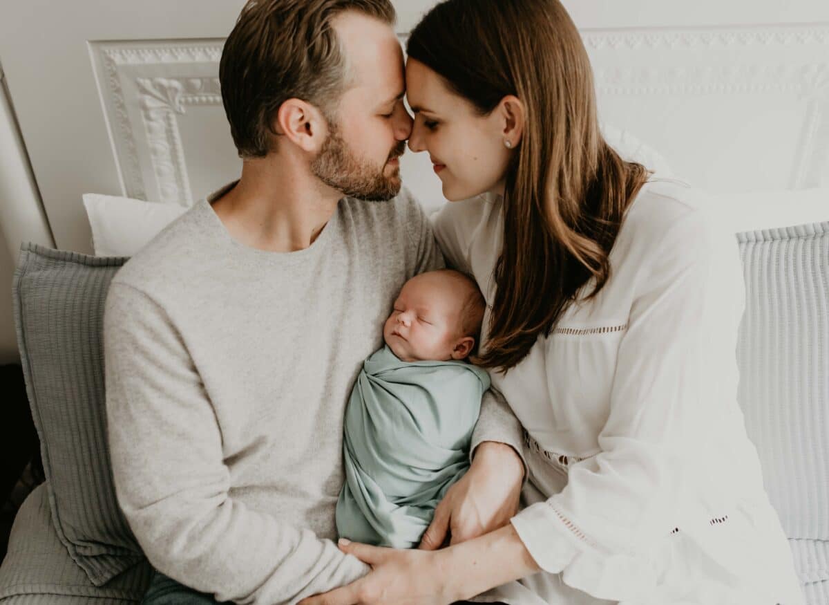 34 STUNNING Newborn Family Photos & Ideas for your session