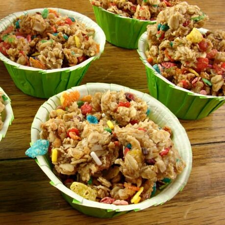 St. Patrick's Day ideas for kids: delicious leprechaun granola cups. | The Dating Divas