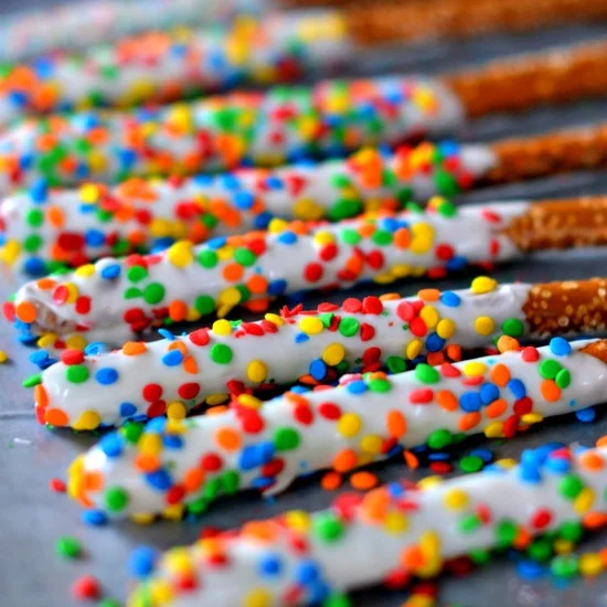 St. Patrick's Day food ideas would not be complete without these colorful and delicious pretzel rods. | The Dating Divas