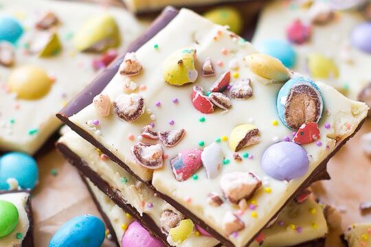 An Easter treat idea that is similar to chocolate bark | The Dating Divas