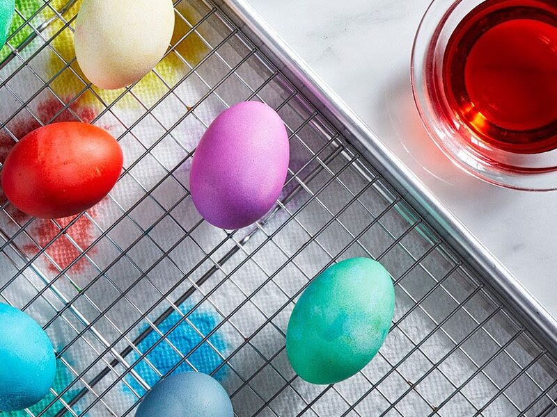 Easter egg decorating with natural dyes. | The Dating Divas