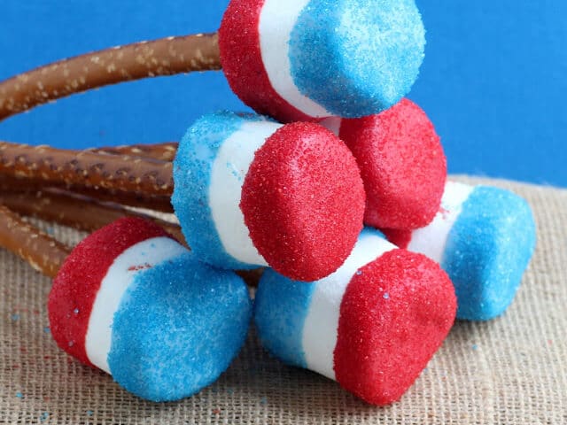 Dipped marshmallows make an awesome red, white, and blue 4th of July dessert. | The Dating Divas