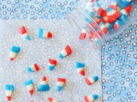An easy patriotic-themed candy for your 4th of July dessert table. | The Dating Divas