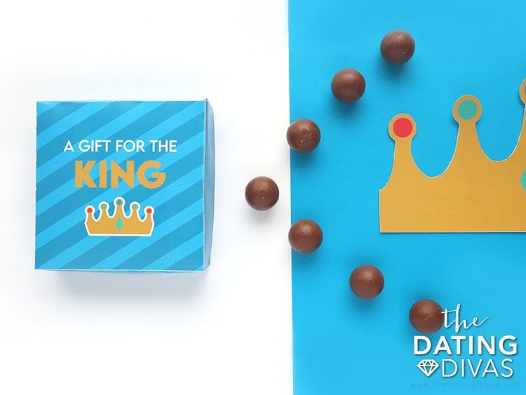 This cute gift box is the perfect addition to your things to do on Father's day. | The Dating Divas