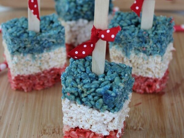 Molded rice krispie treats make easy 4th of July desserts. | The Dating Divas