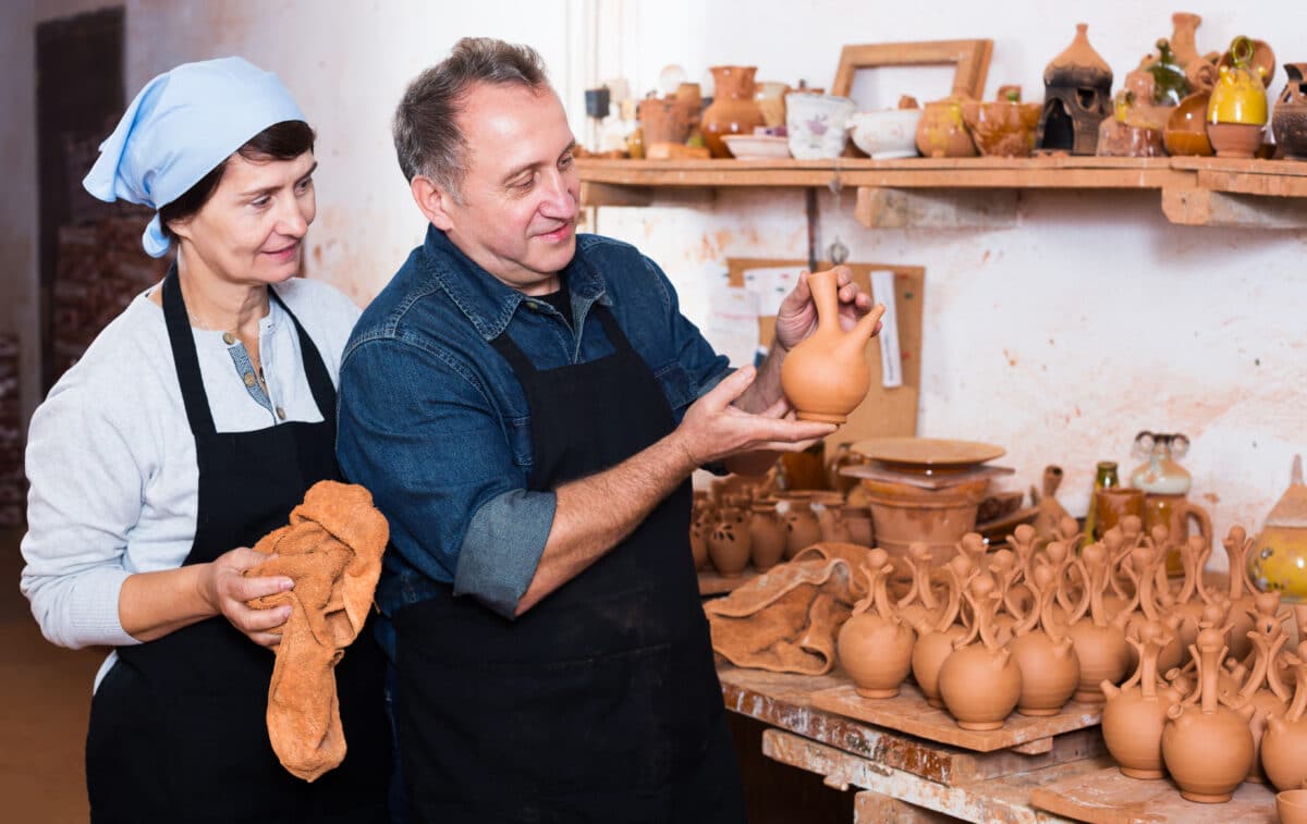 Pottery and painting classes are the perfect activity for empty nesters! | The Dating Divas