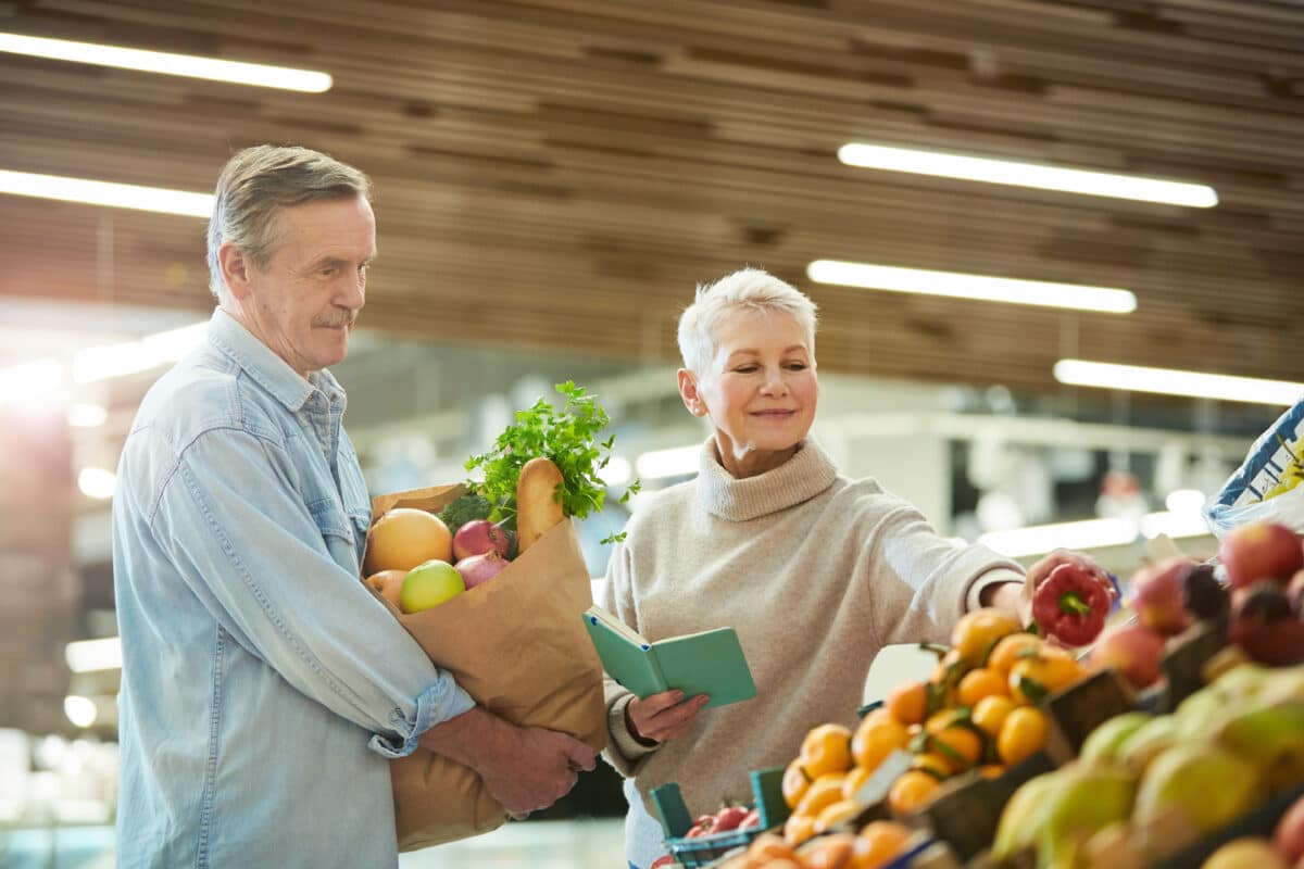 This grocery store date is unique and fun! You and your favorite empty nester will love it! | The Dating Divas