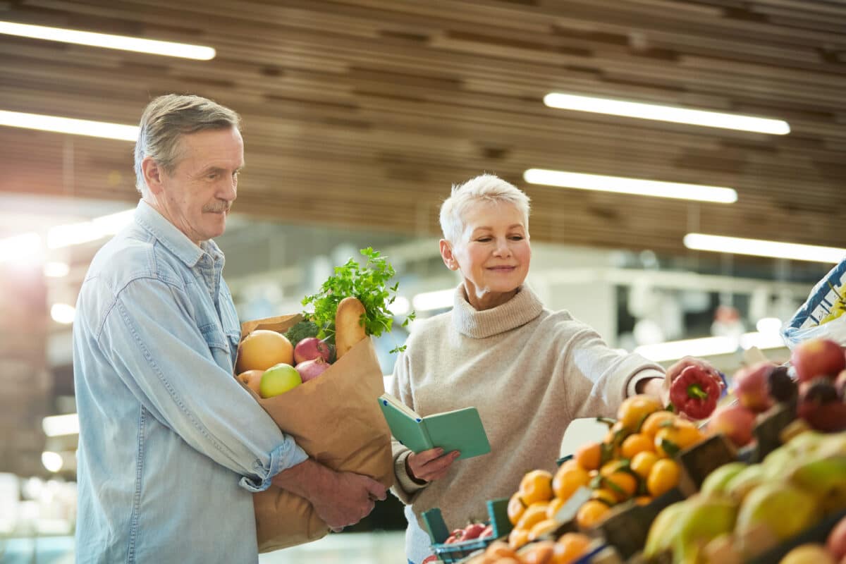 This grocery store date is unique and fun! You and your favorite empty nester will love it! | The Dating Divas 