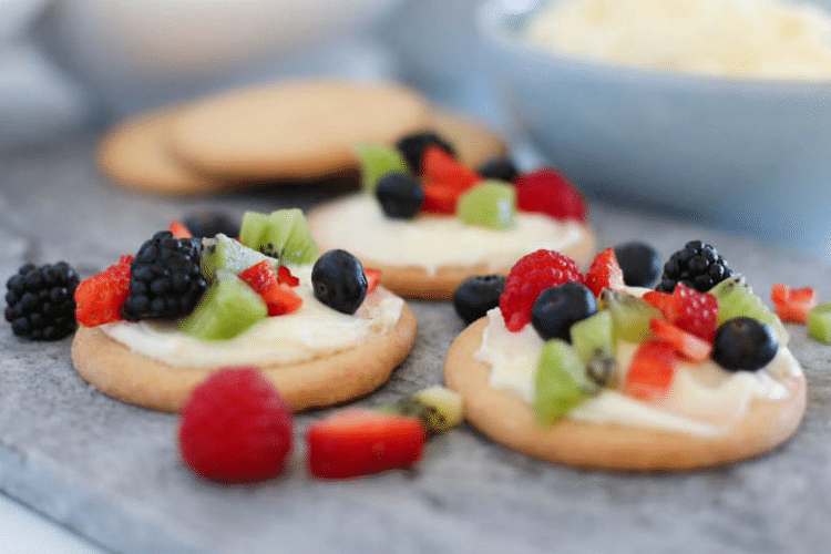 Fruit pizza make a delicious girls night snack | The Dating Divas