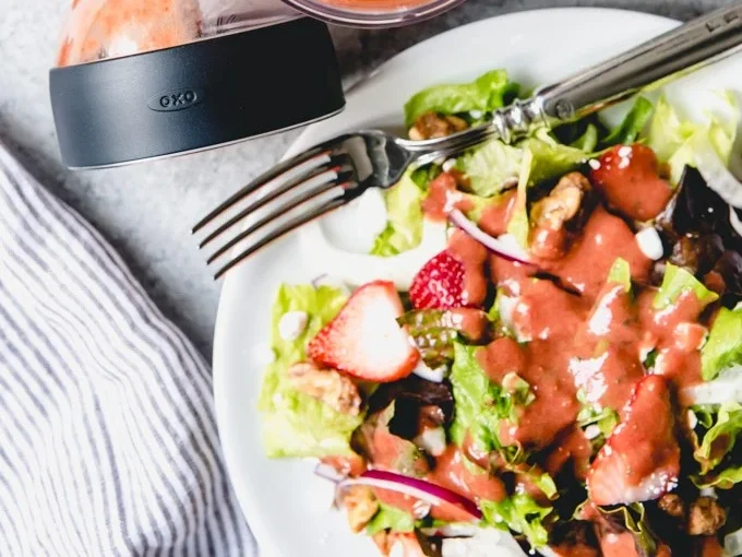 Yummy strawberry summer salad dinner idea | The Dating Divas