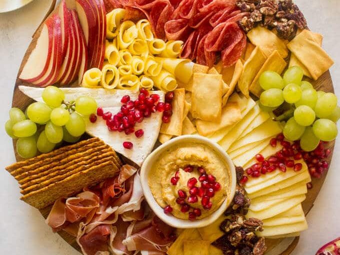 Simple summer dinner idea with cheese and crackers | The Dating Divas