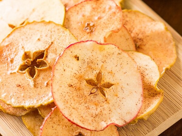 Baked apple chips make great snacks for kids. | The Dating Divas