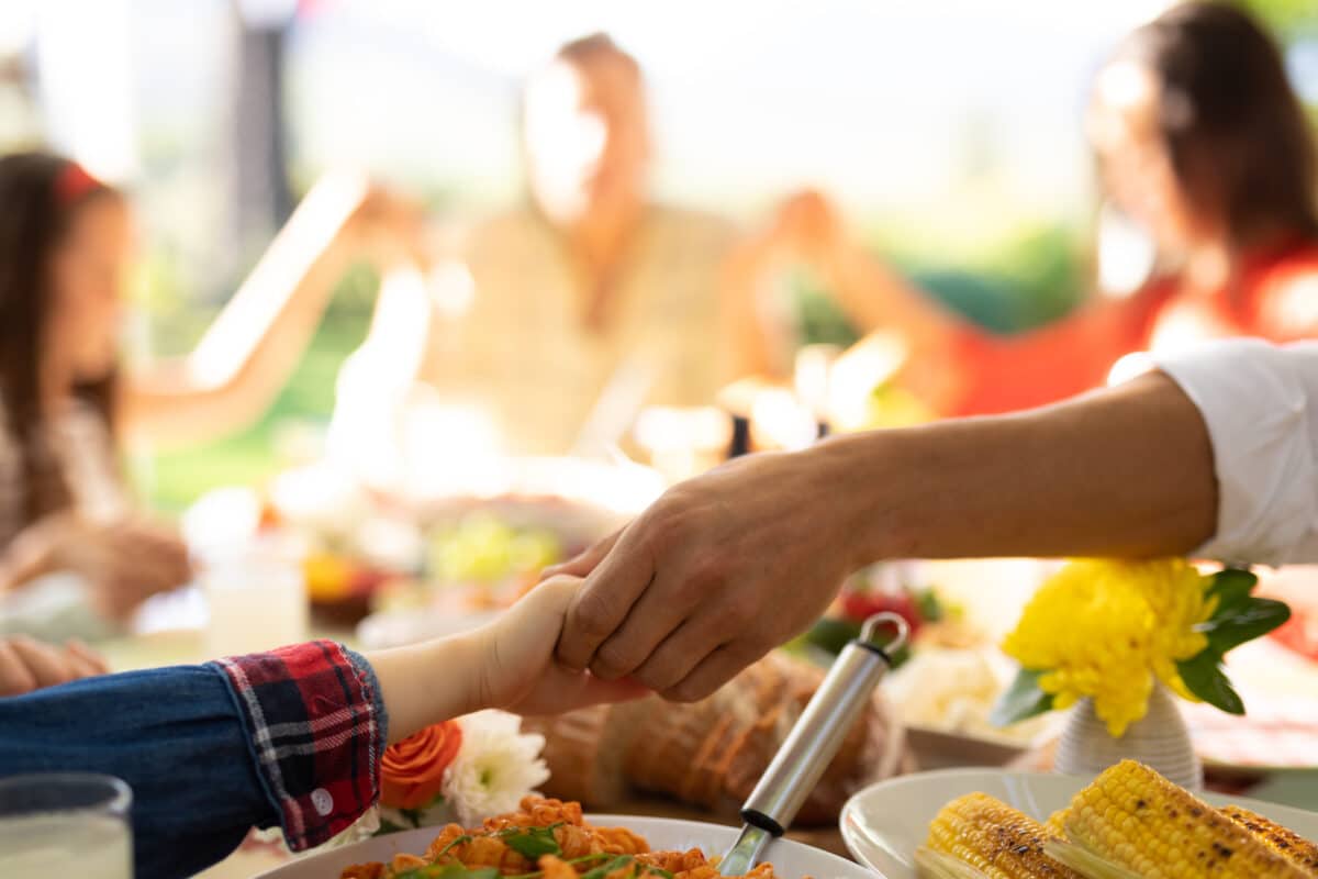 Saying a prayer for family over a meal can be a great bonding tool. | The Dating Divas