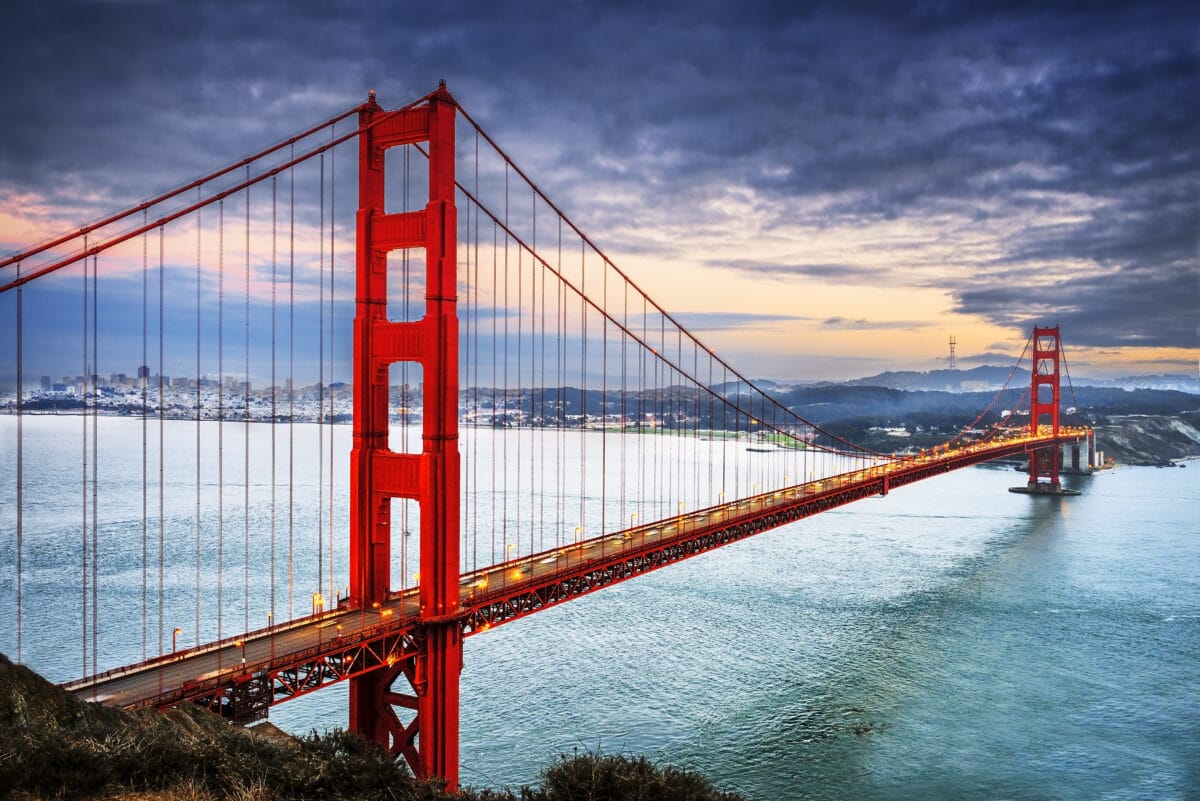 The Golden Gate Bridge is an absolute must visit when looking for things to do in San Francisco. | The Dating Divas