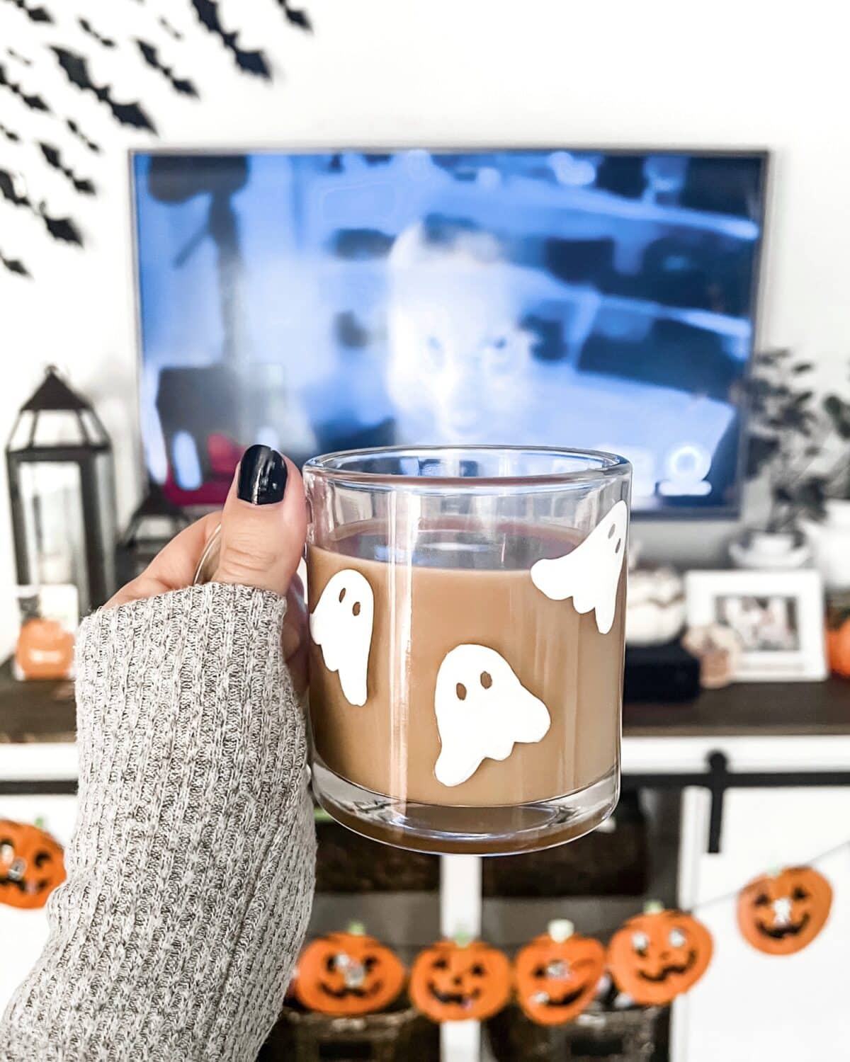 This cute mug is one of the easier Halloween crafts since it only requires two supplies! | The Dating Divas 