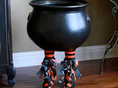 Make a candy holder out of a cauldron for DIY outdoor Halloween decorations for trick-or-treating. | The Dating Divas
