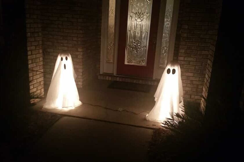 Make ghost lights for Halloween decor for your porch. | The Dating Divas