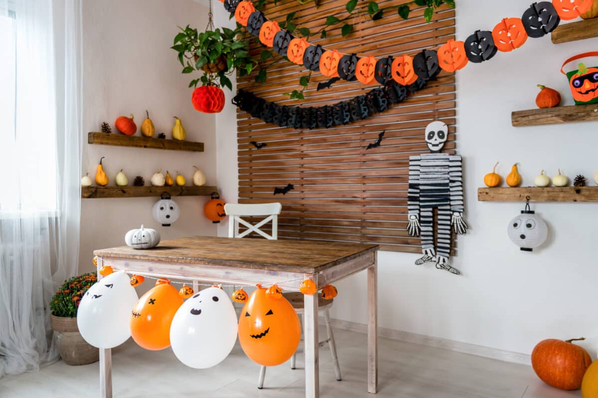 Make garlands for DIY Halloween decorations this year! | The Dating Divas