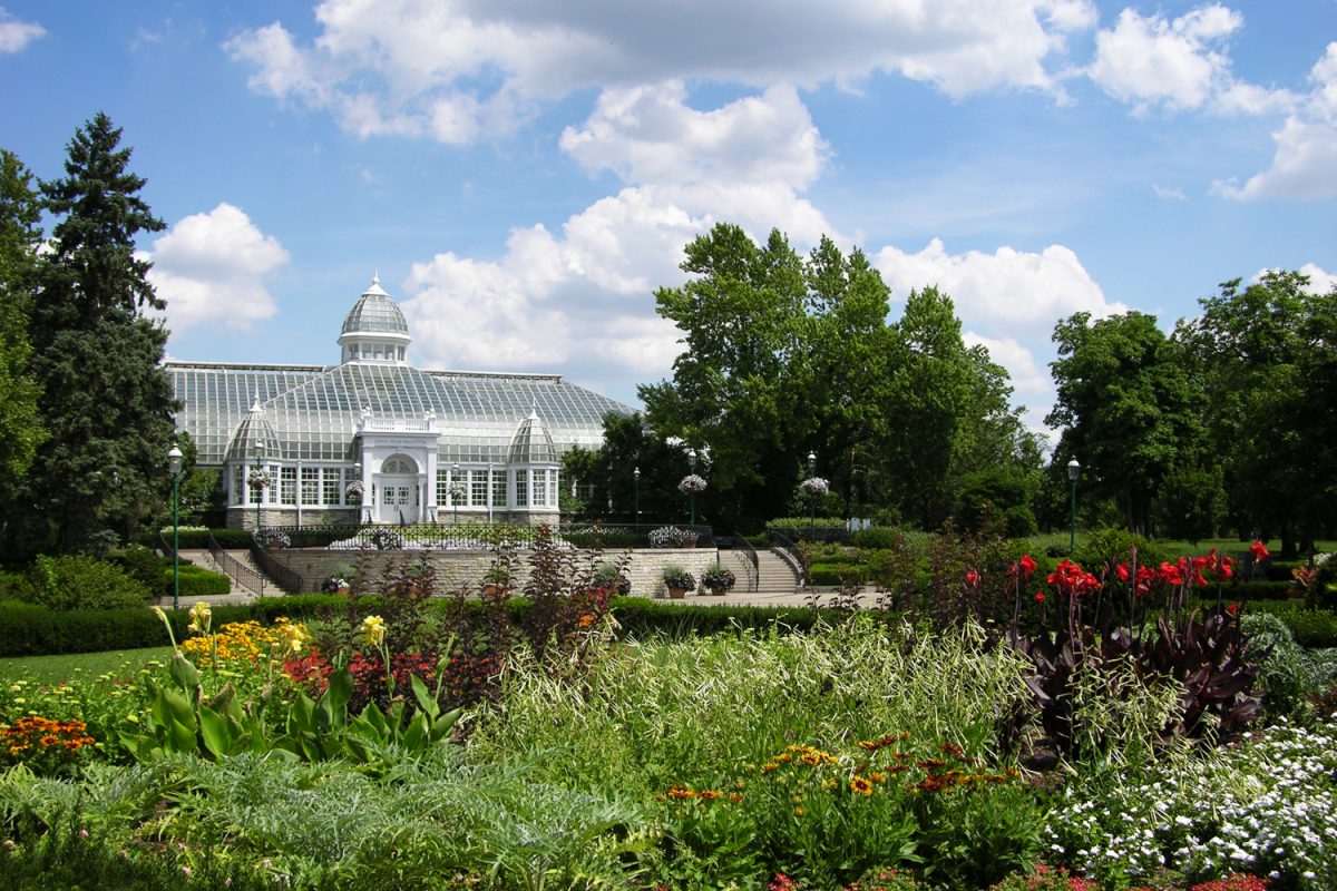 Looking for date ideas in Columbus, Ohio? Check out the Franklin Park Conservatory! | The Dating Divas