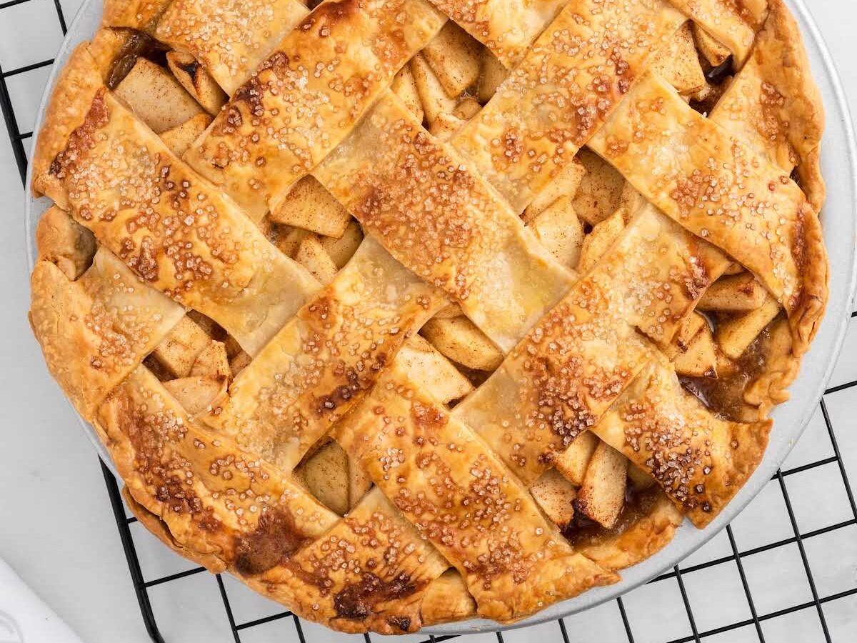 Apple Pie is a traditional and tasty Thanksgiving dinner food! | The Dating Divas 