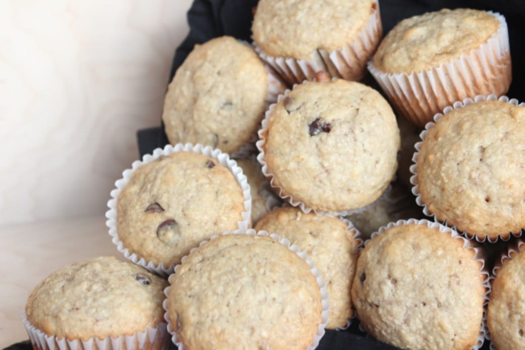 An easy meal of banana nut muffins for large groups | The Dating Divas