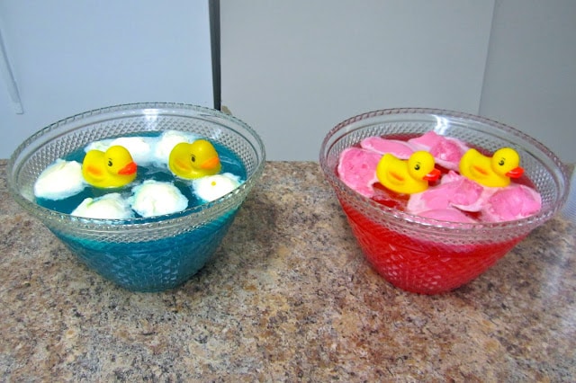 This duck-themed gender reveal party is so simple and cute! | The Dating Divas