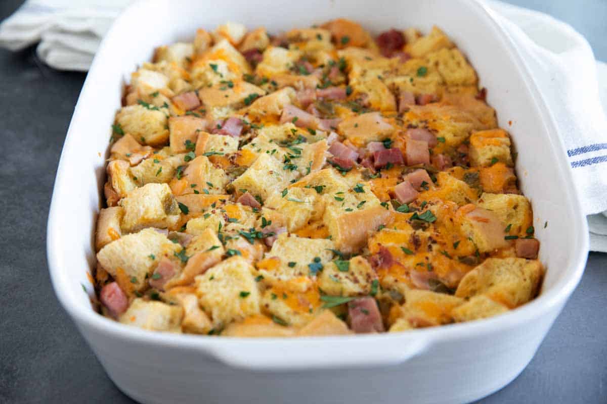 An easy breakfast casserole for large groups | The Dating Divas