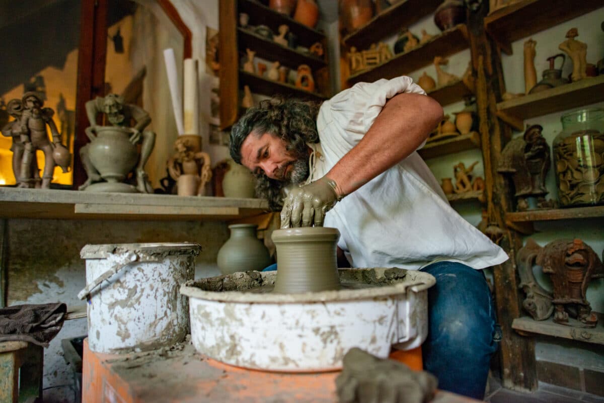 You will love a date night pottery class, a fun thing to do in Salt Lake City. | The Dating Divas