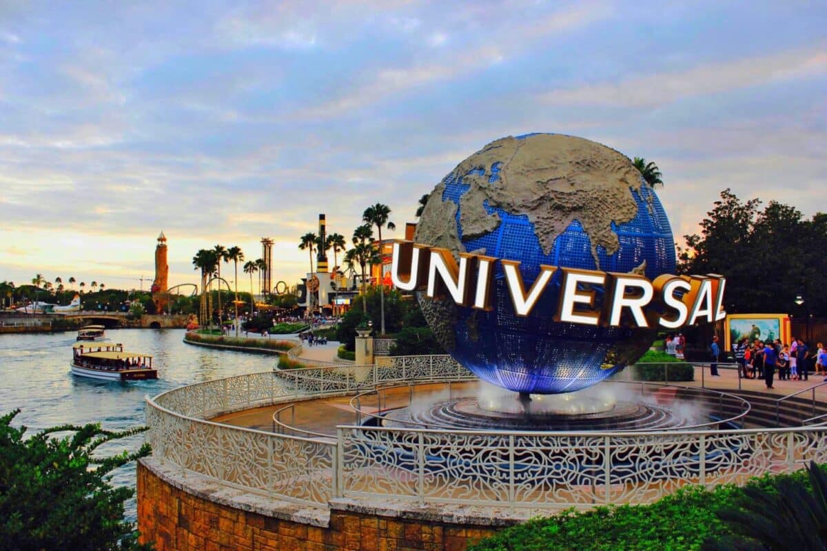 You cannot miss Universal Studios when looking for fun things to do in Orlando. | The Dating Divas