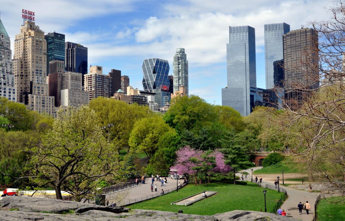 Enjoy Central Park and other fun things to do in New York City on a sunny day. | The Dating Divas