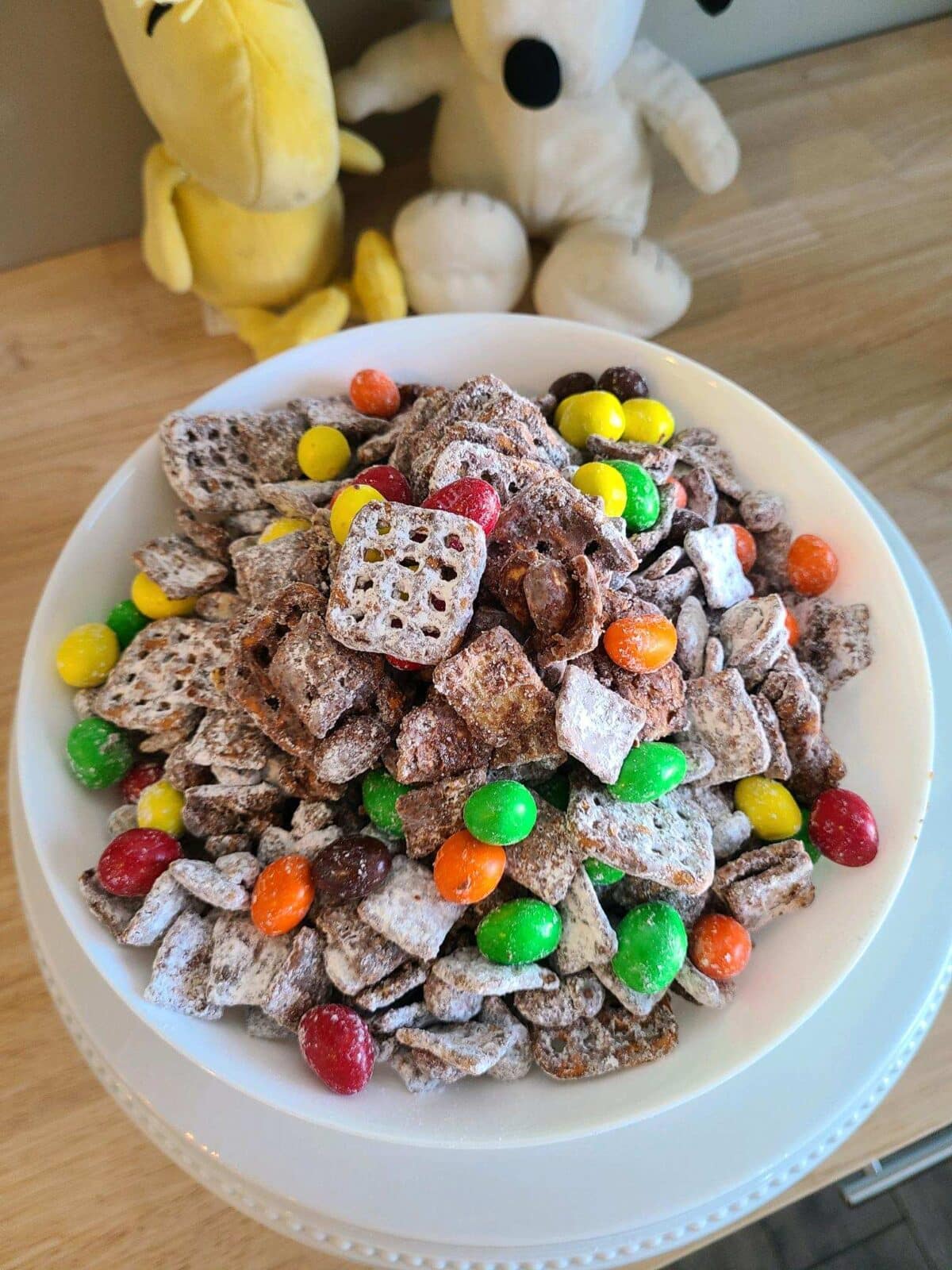 This Peanuts Puppy Chow from Pass Your Plates is perfect for your "A Charlie Brown Thanksgiving" movie night! | The Dating Divas 