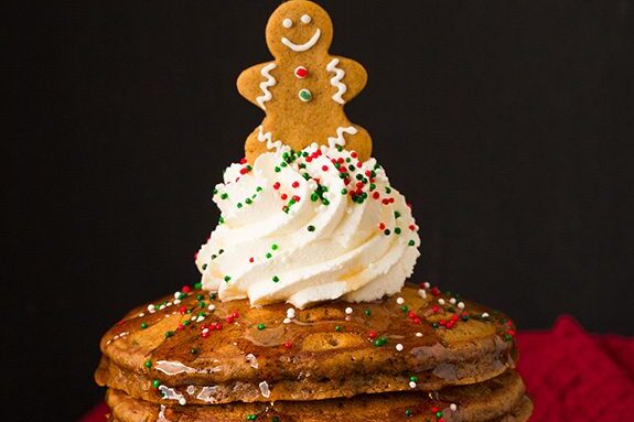 Have a yummy Christmas morning breakfast with these gingerbread pancakes! | The Dating Divas