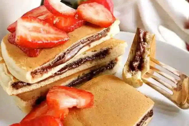 Need Christmas breakfast ideas? Try these Nutella stuffed pancakes! | The Dating Divas