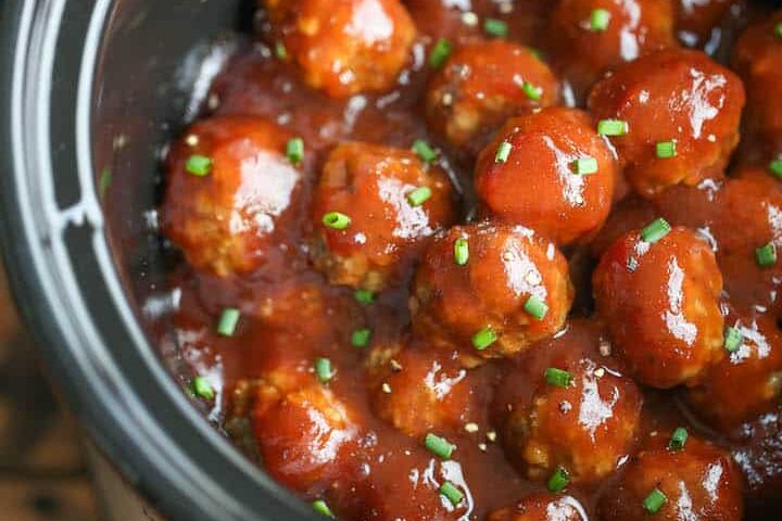 Your family will just love these Christmas dinner recipes. Try these slow cooker cocktail meatballs as a fun appetizer! | The Dating Divas