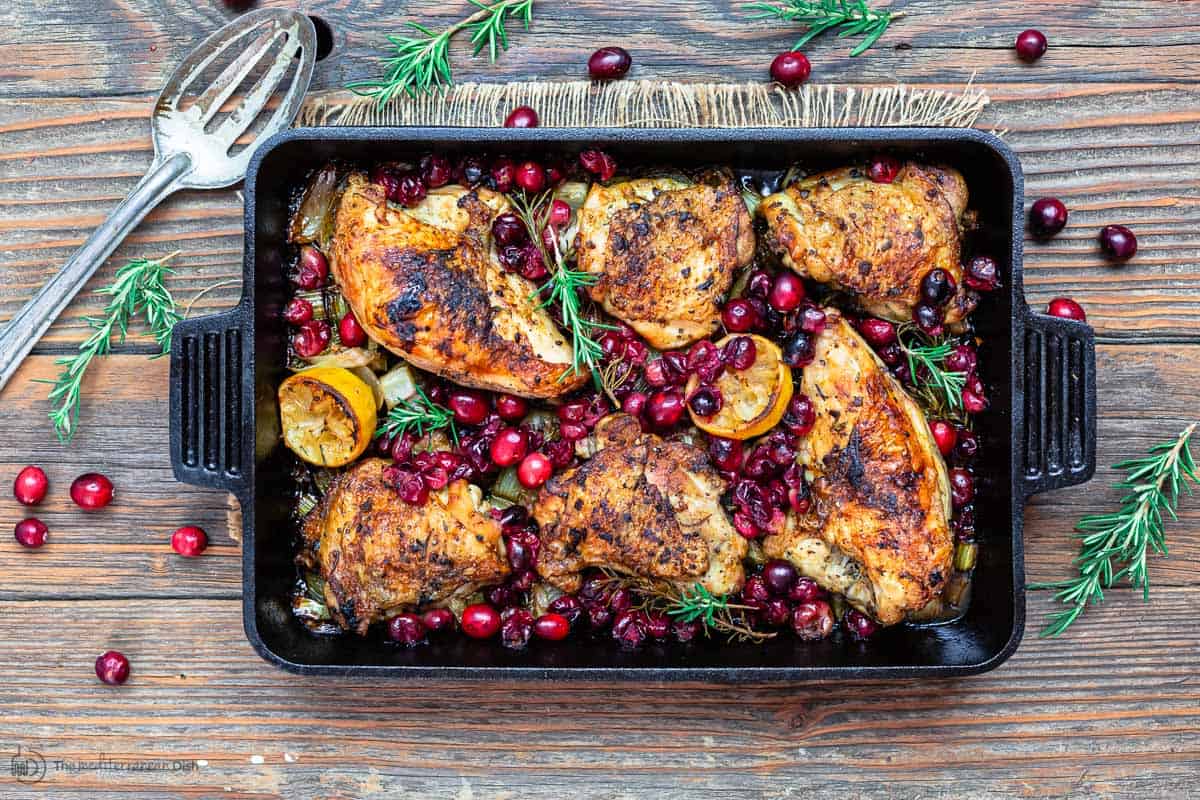 This Christmas dinner recipe is so gorgeous! Try making baked cranberry chicken for the holidays this year! | The Dating Divas