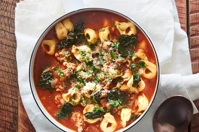 Need festive Christmas dinner ideas to feed lots of people? Try this tortellini soup! | The Dating Divas