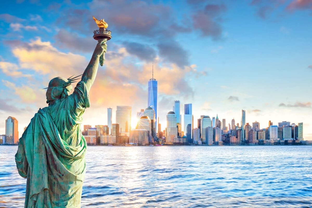 Looking for must-see things to do in New York? Visit the Statue of Liberty. | The Dating Divas