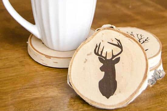 These wood slice coasters are perfect cheap Christmas gifts for your spouse! | The Dating Divas