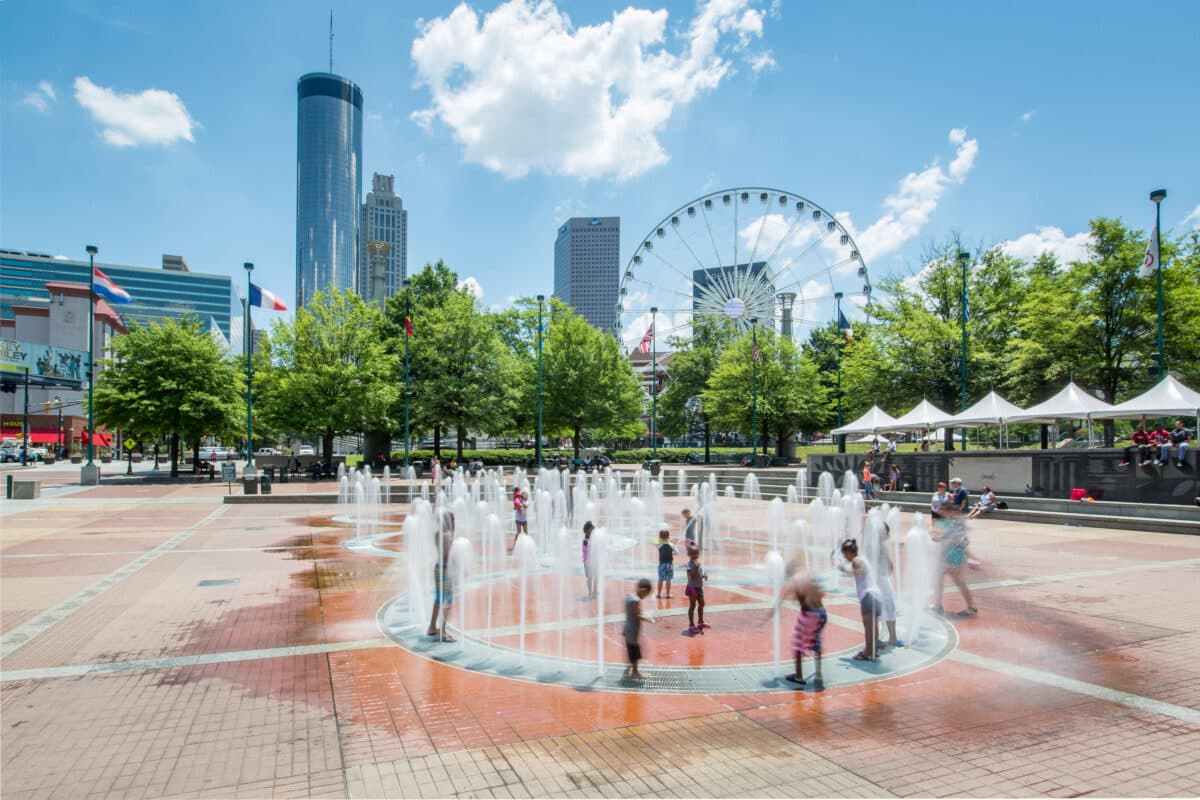 Centennial Park is one of the great things to do in Atlanta this weekend. | The Dating Divas