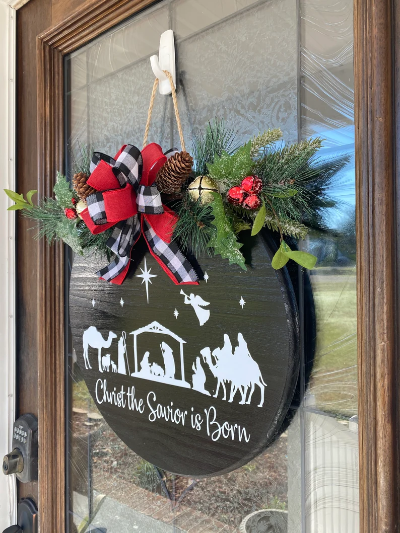 40 Best Christmas Wreaths to Deck Your Doors - 23