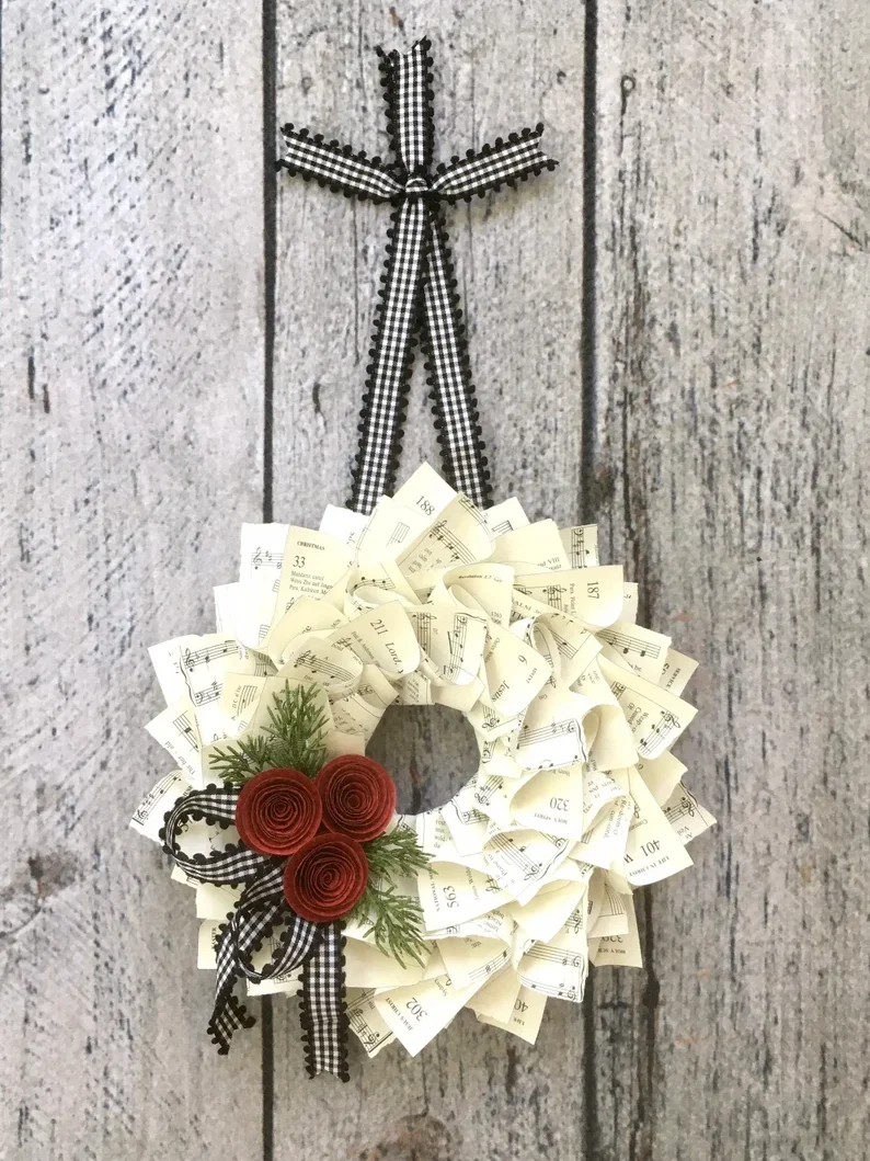 40 Best Christmas Wreaths to Deck Your Doors - 87