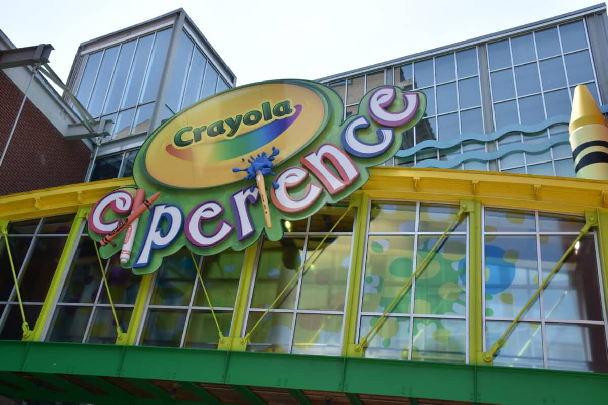 Your kids will just love playing at the Crayola Experience when looking for fun things to do in Pennsylvania! | The Dating Divas