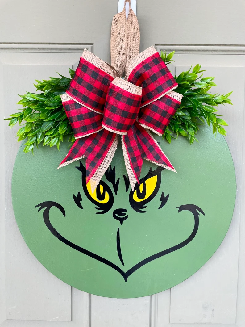 40 Best Christmas Wreaths to Deck Your Doors - 20