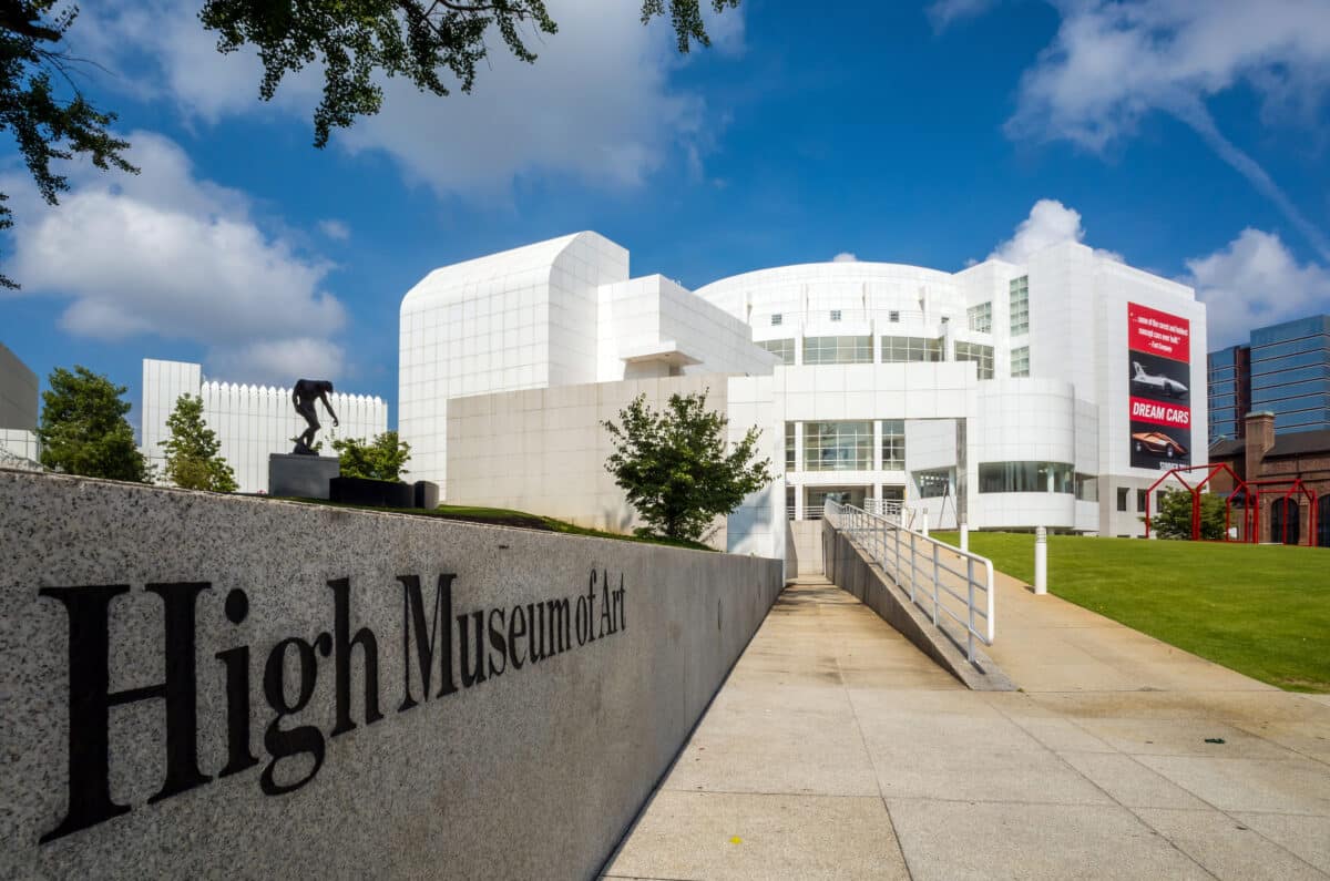 The High Museum of Art is a great social space for fun things to do in Atlanta, Georgia. | The Dating Divas